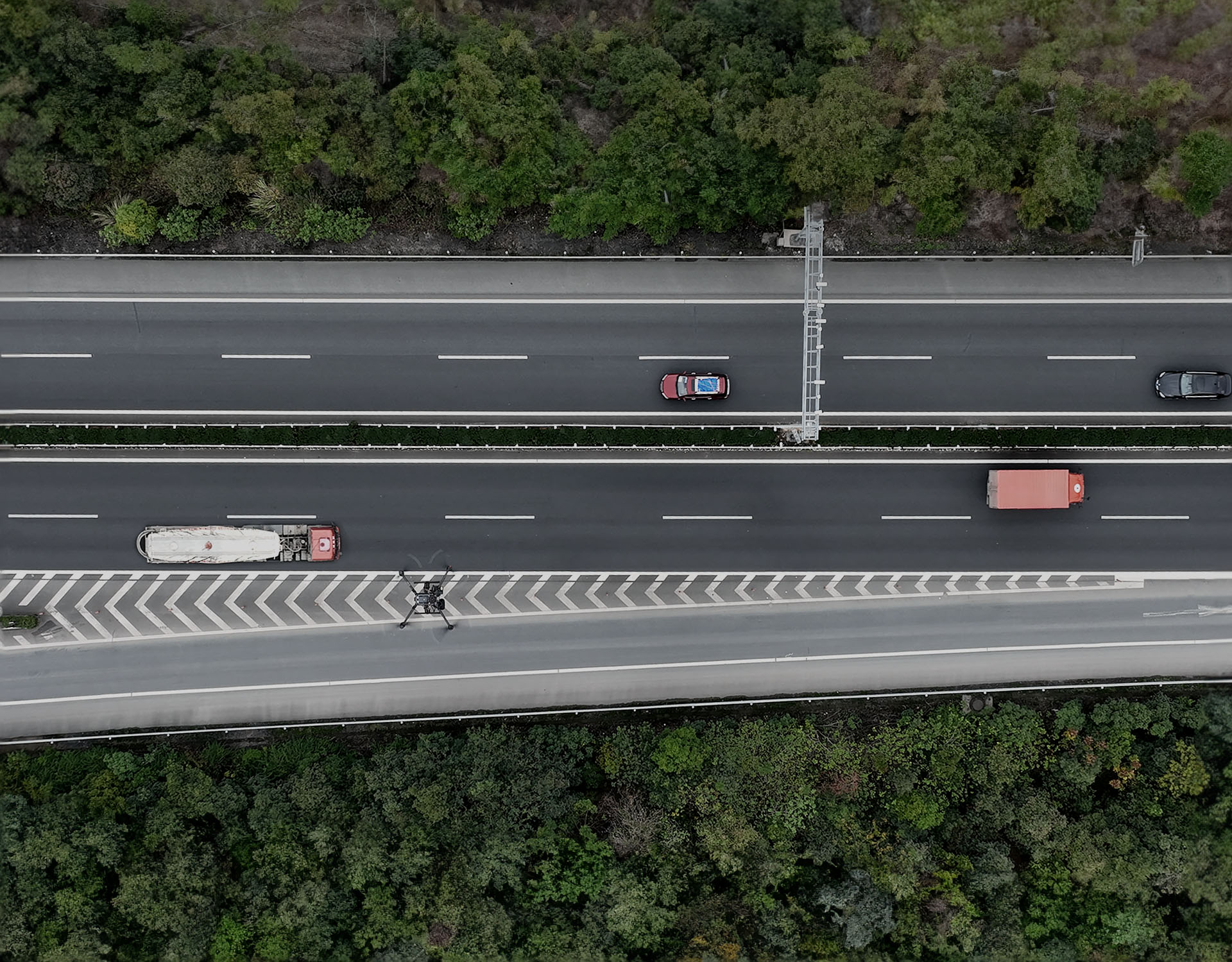 飛行大腦 i40將自動(dòng)飛行算法與飛控實(shí)時(shí)融合,實(shí)現(xiàn)無人機(jī)自動(dòng)飛行作業(yè)